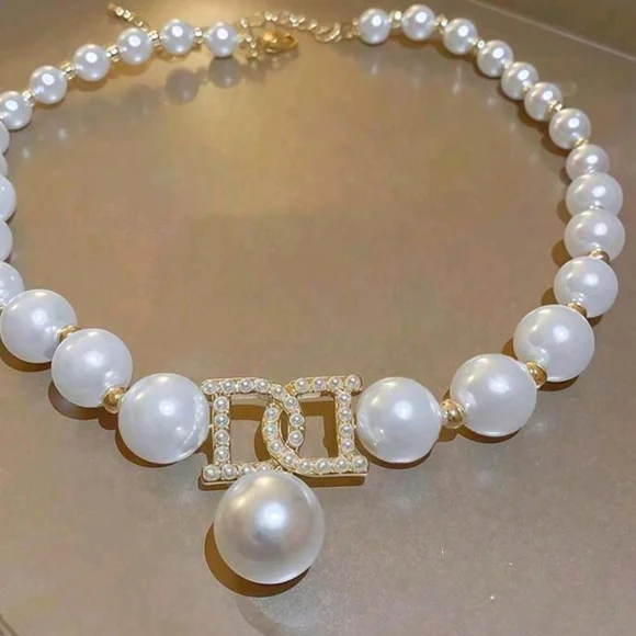 Elegant Pearl and Gold Jewelry Set